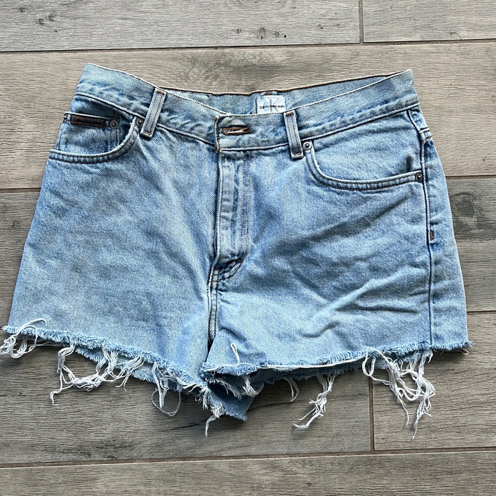 Beautiful light washed denim calvin klein shorts
